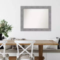 Specchio da Parete Rettangolare con Cornice Rustica Grigia Effetto Corteccia - 33 x 27 pollici.