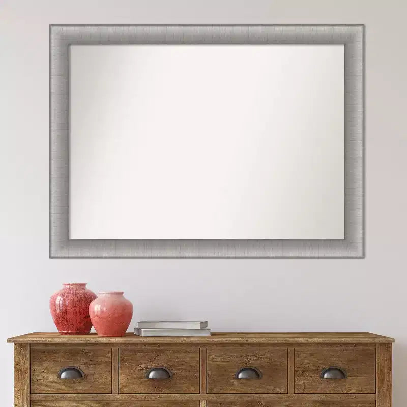 Specchio da parete rettangolare con cornice in peltro spazzolato — 42,75 x 31,75 pollici