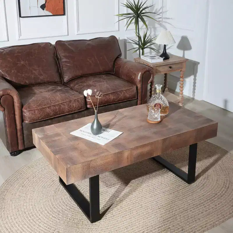 Tavolino da caffè in parquet industriale con gambe in metallo