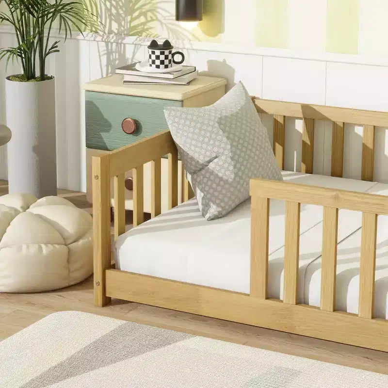 Letto a pavimento Montessori per bambini, con sponde di sicurezza, Letto a piattaforma per bambini con spondine, Struttura in legno massello, per neonati e bambini