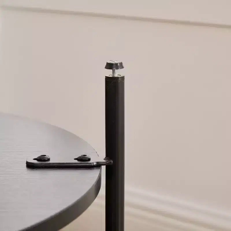 Tavolino rotondo con pouf a 2 ripiani, piano in pelliccia sintetica e ripiano portaoggetti – 78,5 cm